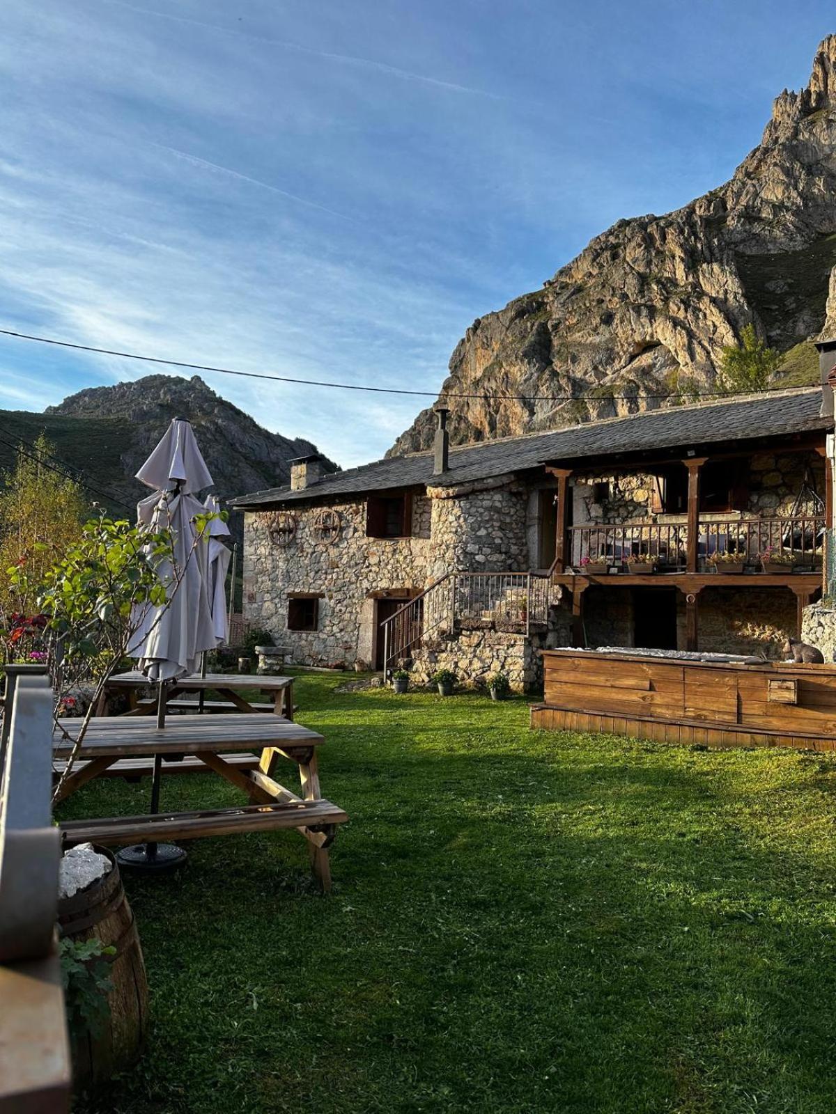 Apartament Rurales La Laguna Somiedo