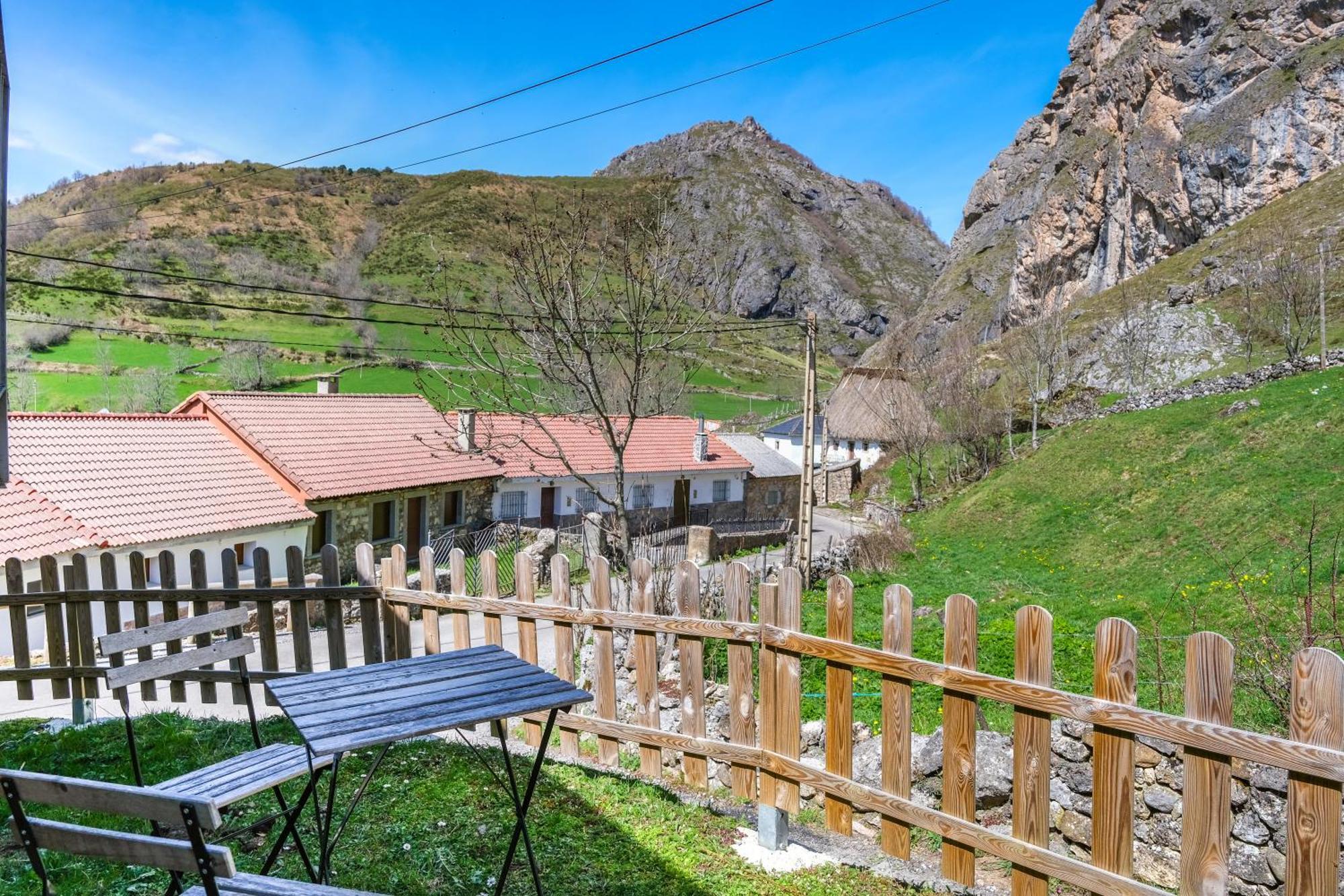 Apartament Rurales La Laguna Somiedo